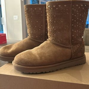 Womens UGG Floral Perf Boots. Size 8